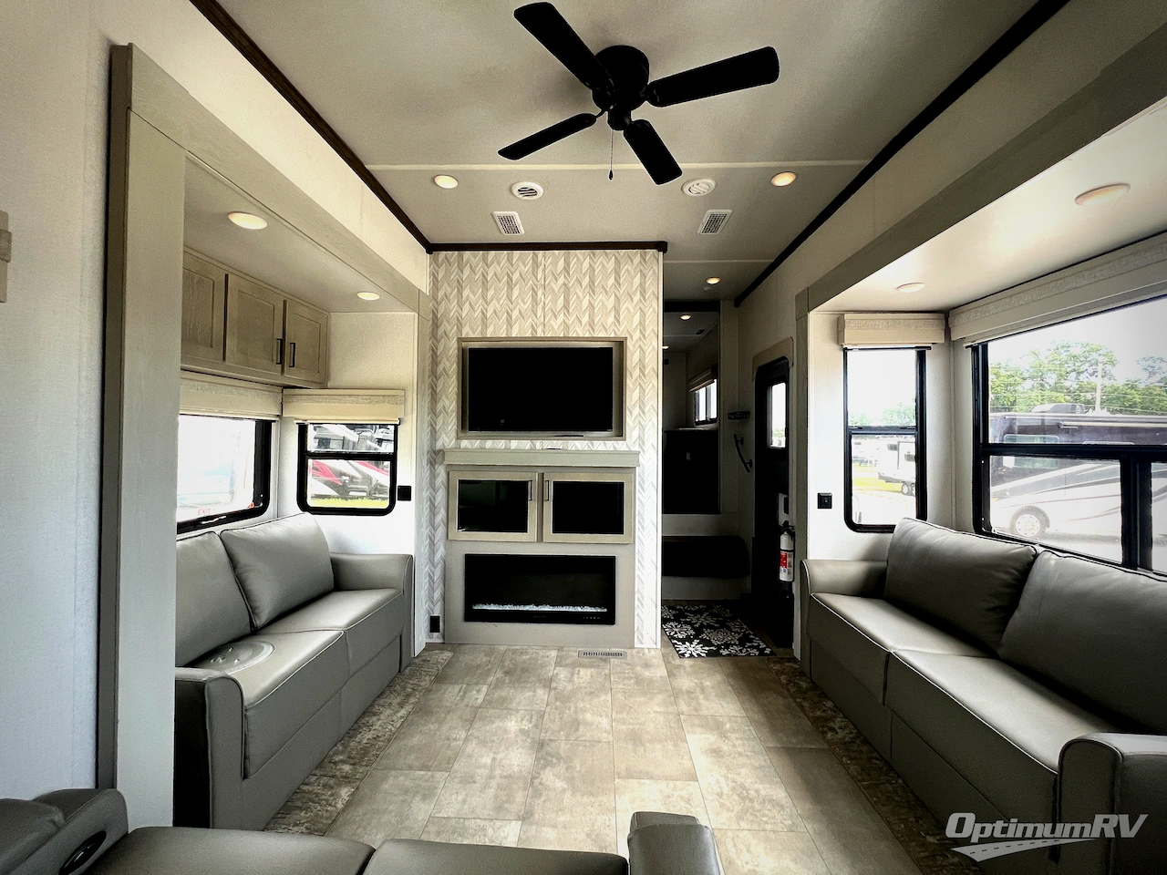 2023 Palomino Columbus 384RK Photo 25