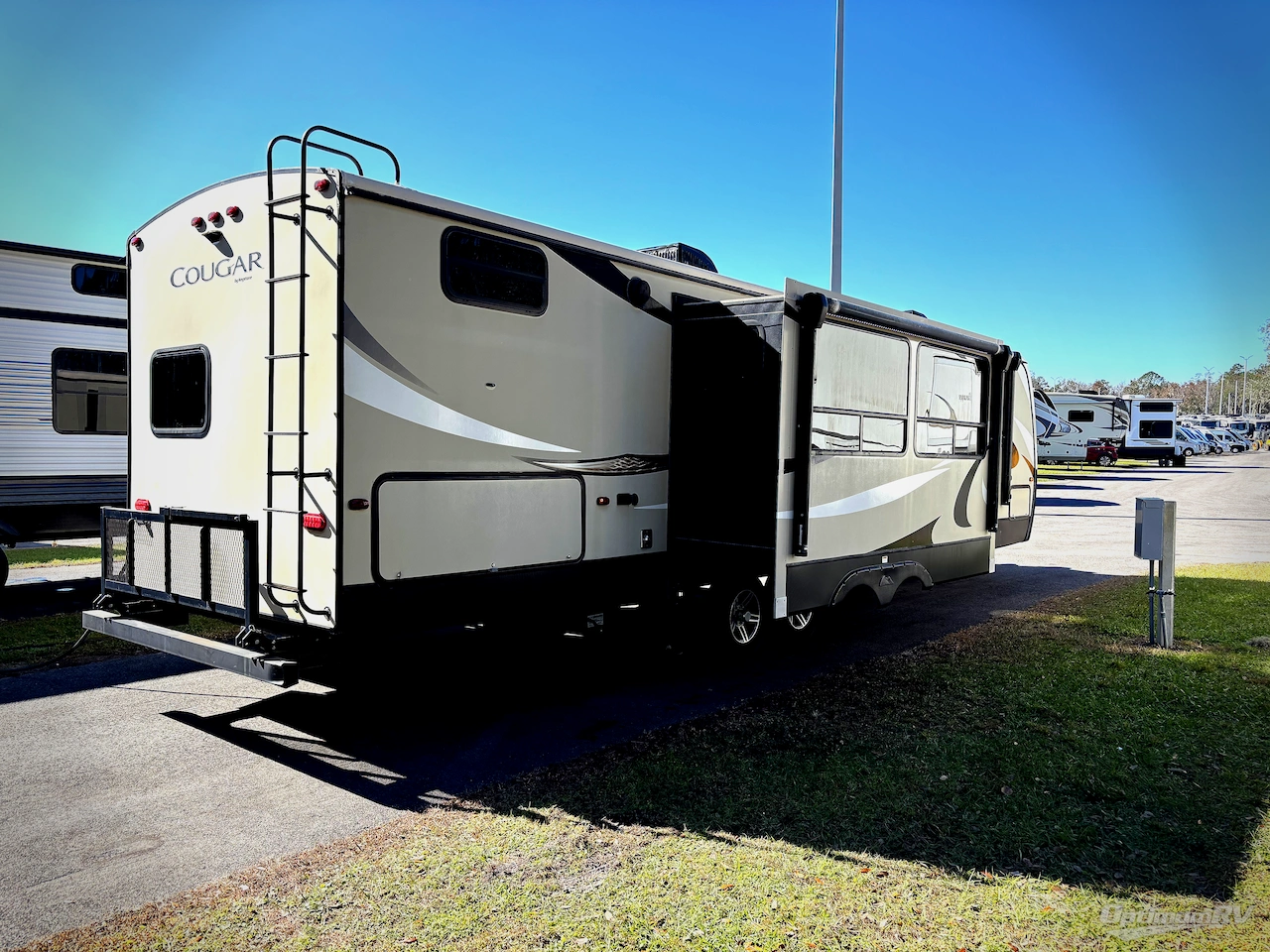 2018 Keystone Cougar X-Lite 34TSB Photo 2