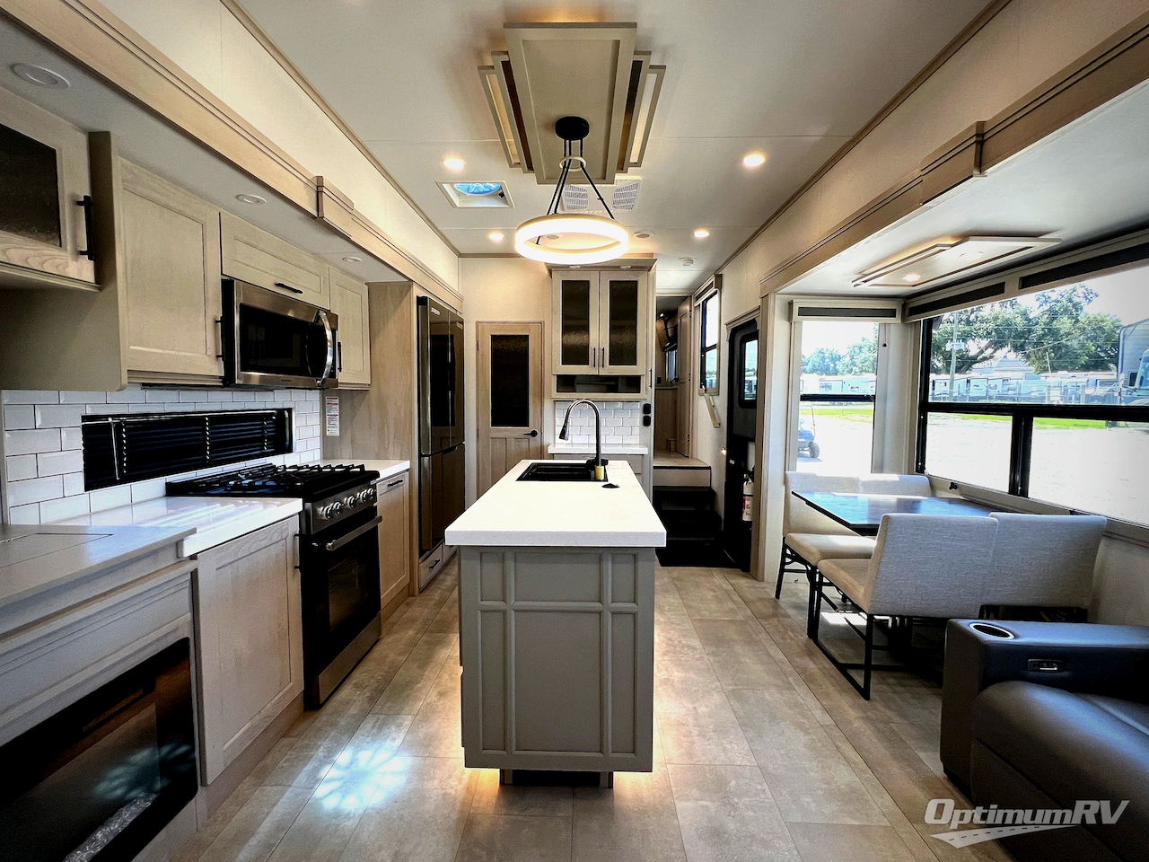 2025 Grand Design Solitude 391DL Photo 5