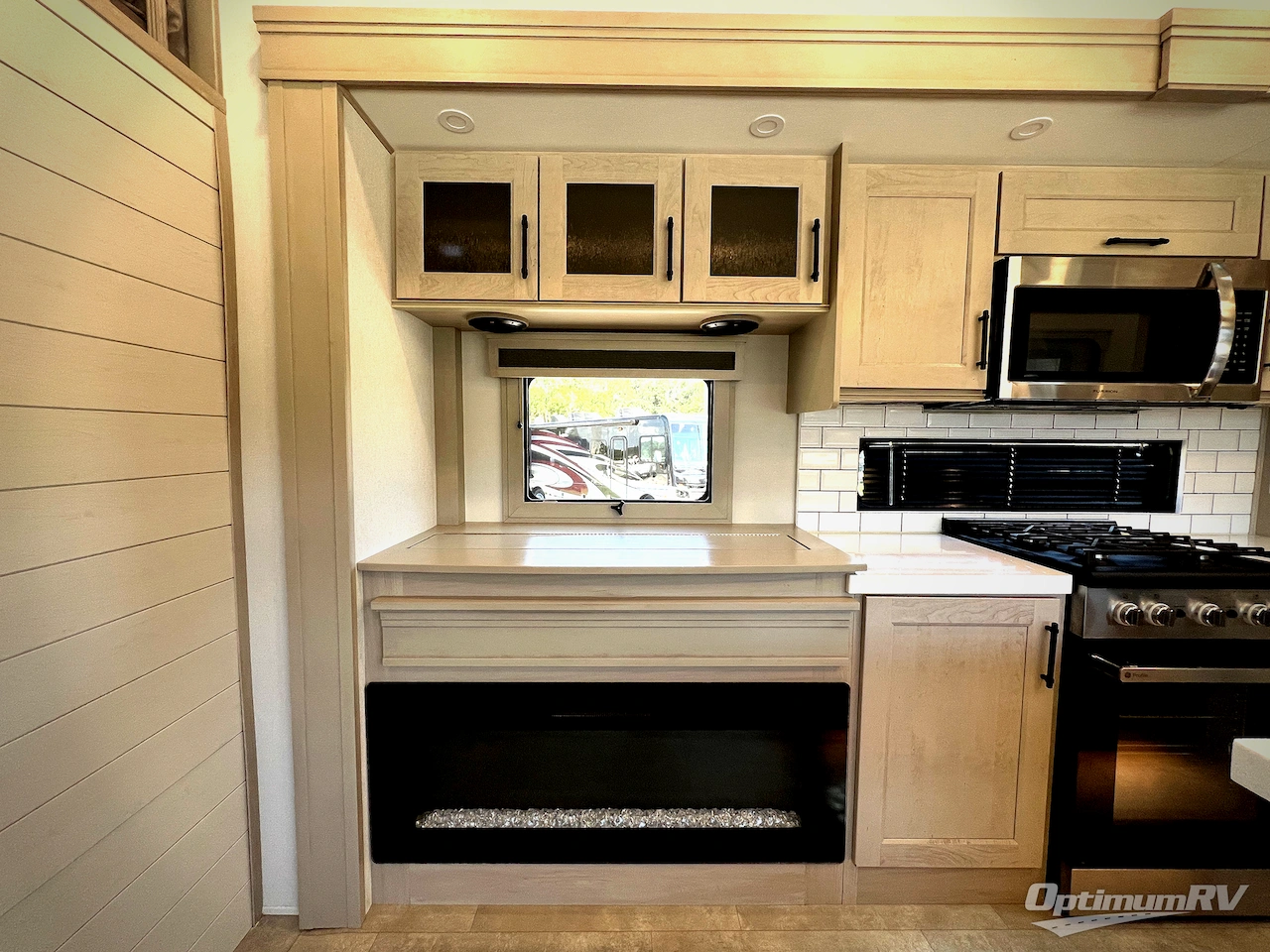 2025 Grand Design Solitude 391DL Photo 6