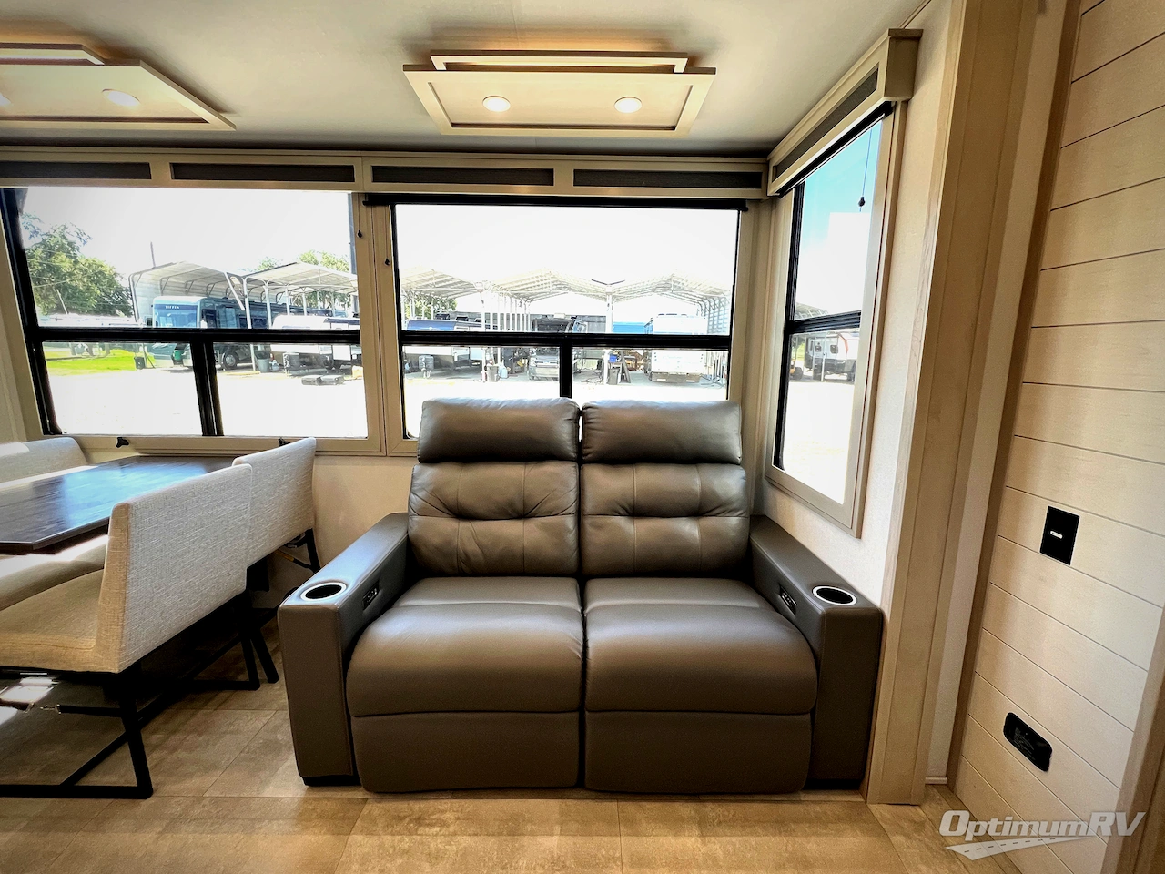 2025 Grand Design Solitude 391DL Photo 7