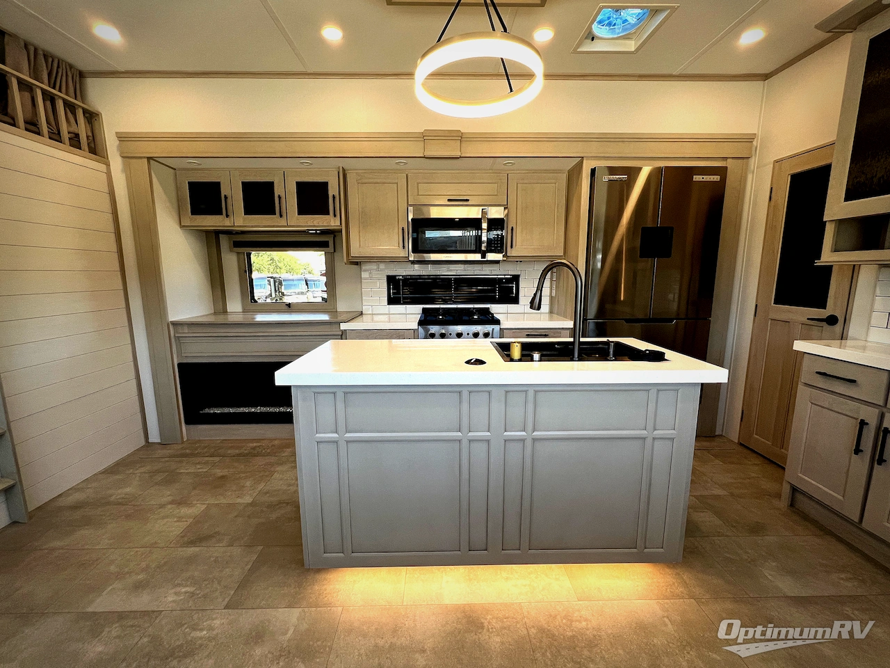 2025 Grand Design Solitude 391DL Photo 9