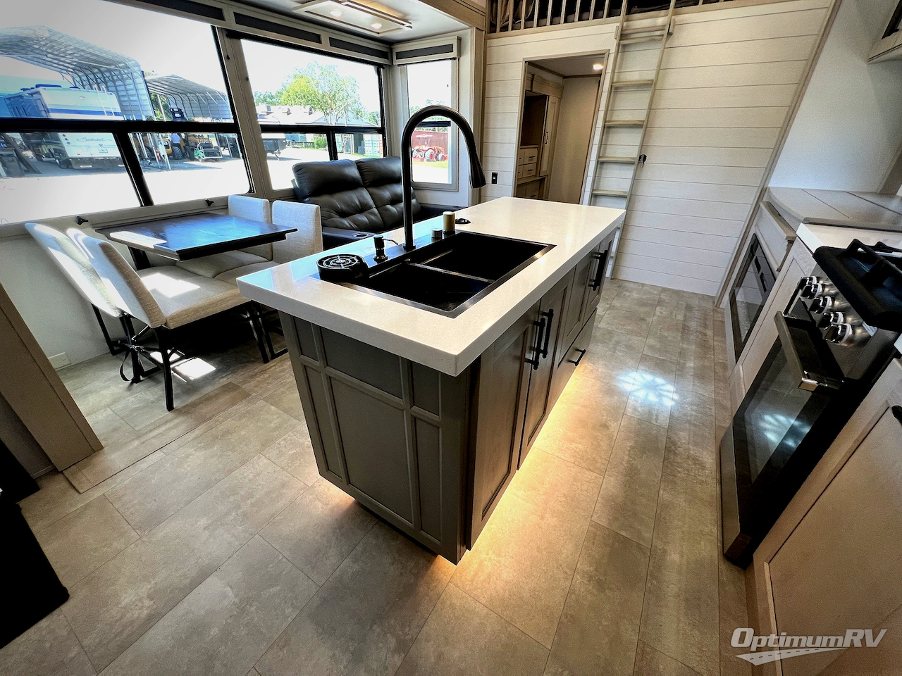 2025 Grand Design Solitude 391DL Photo 10