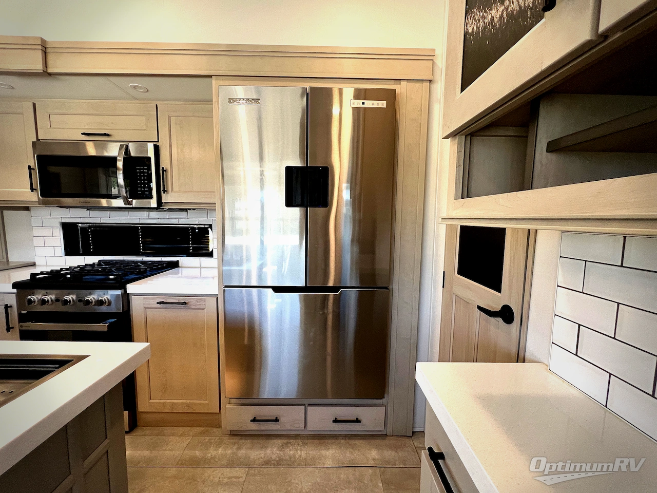 2025 Grand Design Solitude 391DL Photo 13