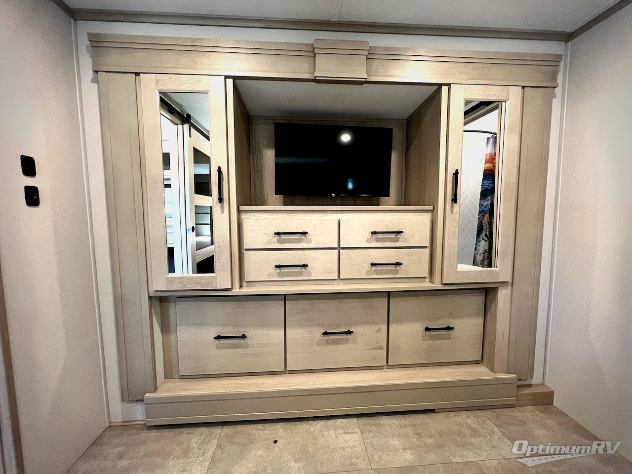 2025 Grand Design Solitude 391DL Photo 16