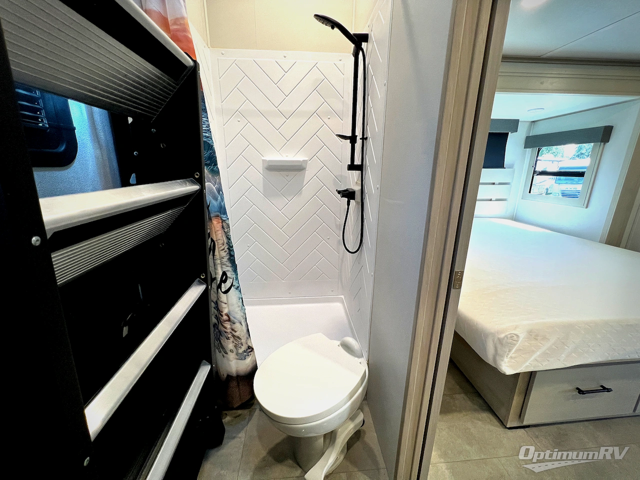 2025 Grand Design Solitude 391DL Photo 18