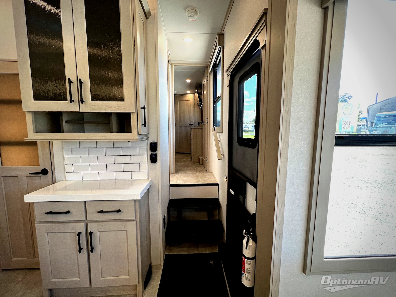2025 Grand Design Solitude 391DL Photo 21