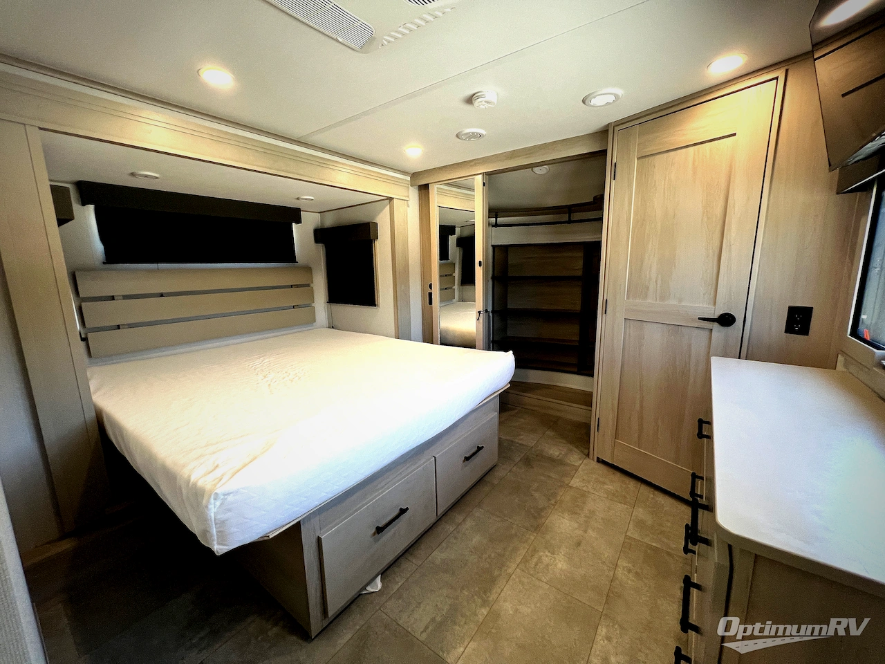 2025 Grand Design Solitude 391DL Photo 22