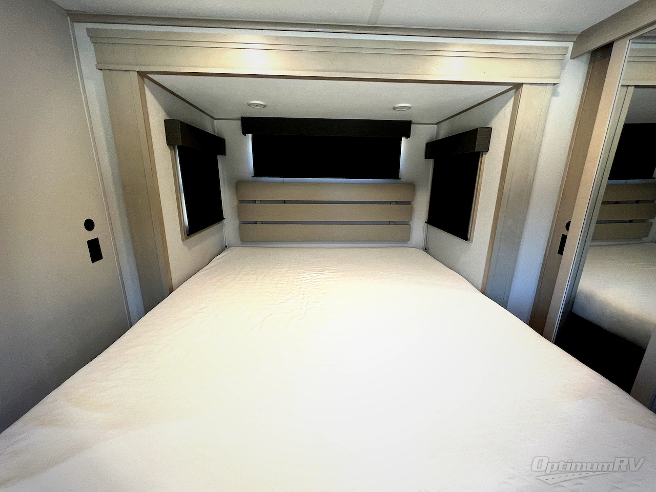2025 Grand Design Solitude 391DL Photo 23