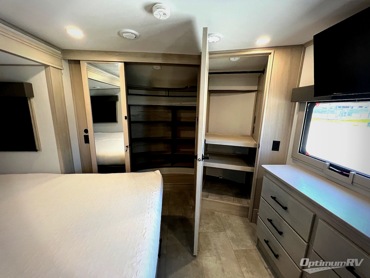 2025 Grand Design Solitude 391DL Photo 24