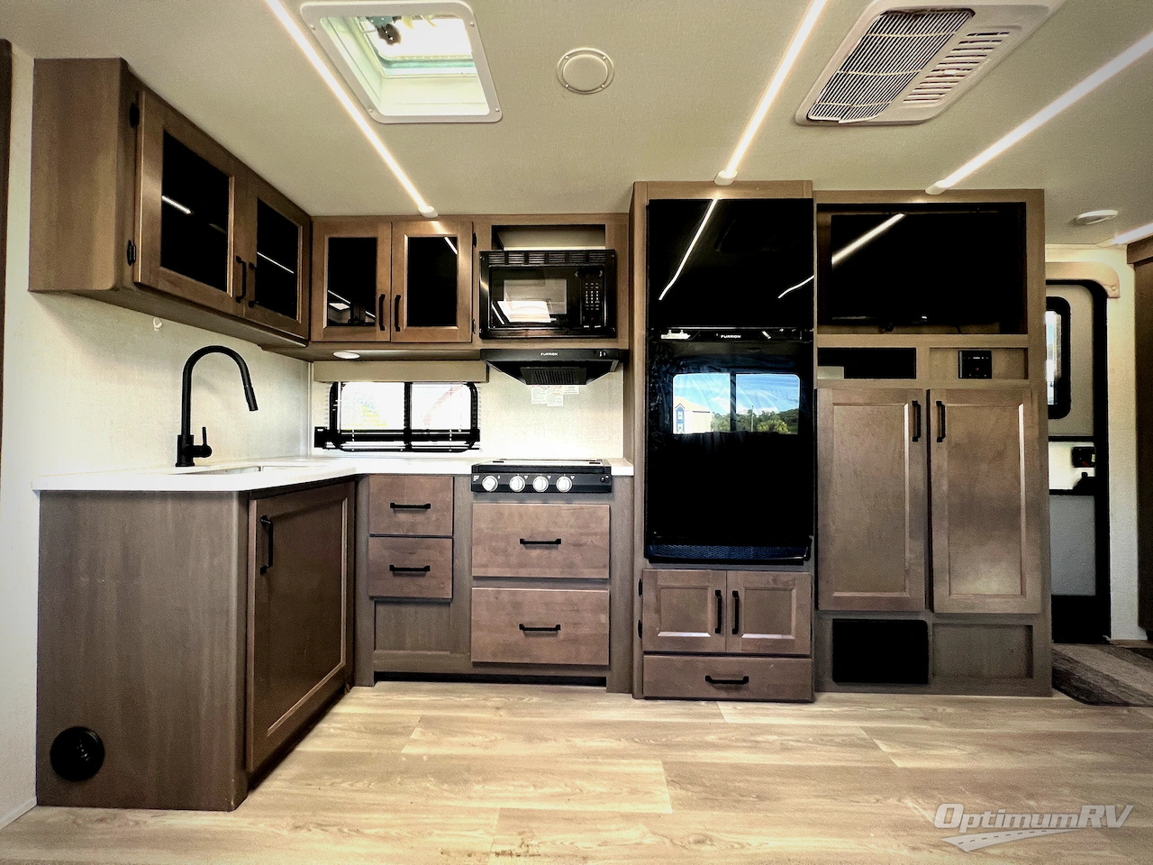2024 Grand Design Transcend Xplor 321BH Photo 9