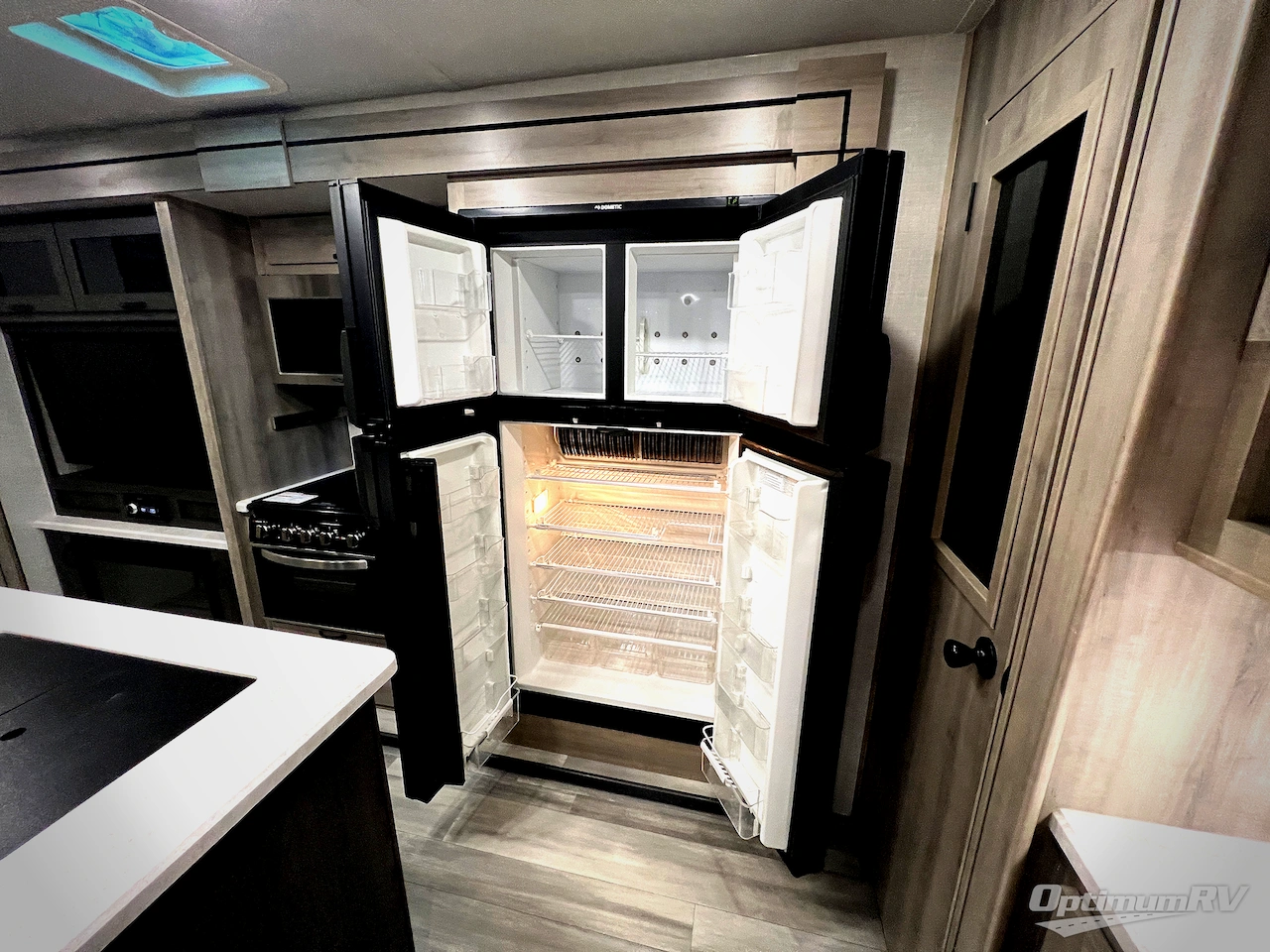 2021 Winnebago Towables Voyage 3538BR Photo 8