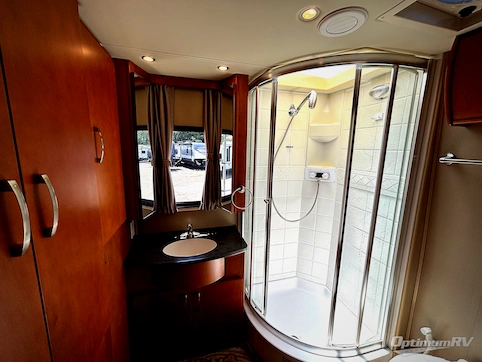2015 Leisure Travel Unity U24MB RV Photo 4