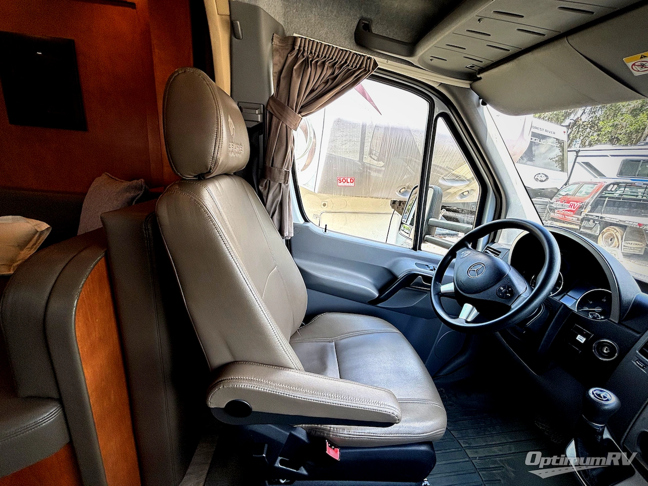 2015 Leisure Travel Unity U24MB Photo 10