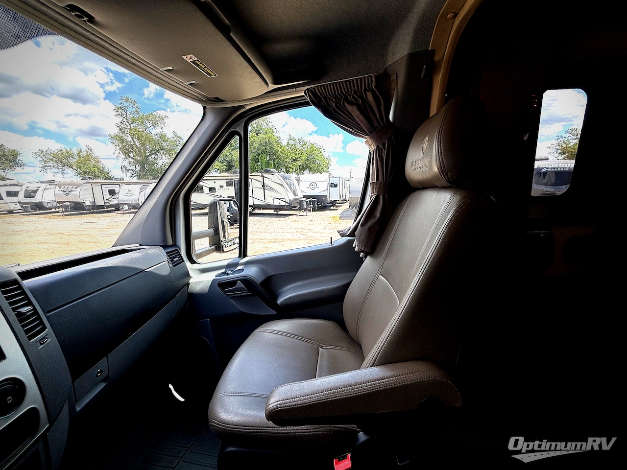 2015 Leisure Travel Unity U24MB Photo 12