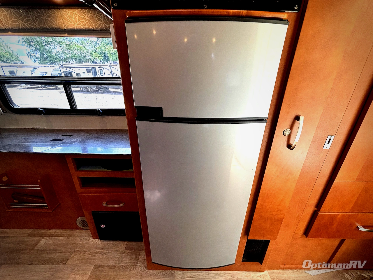 2015 Leisure Travel Unity U24MB Photo 16