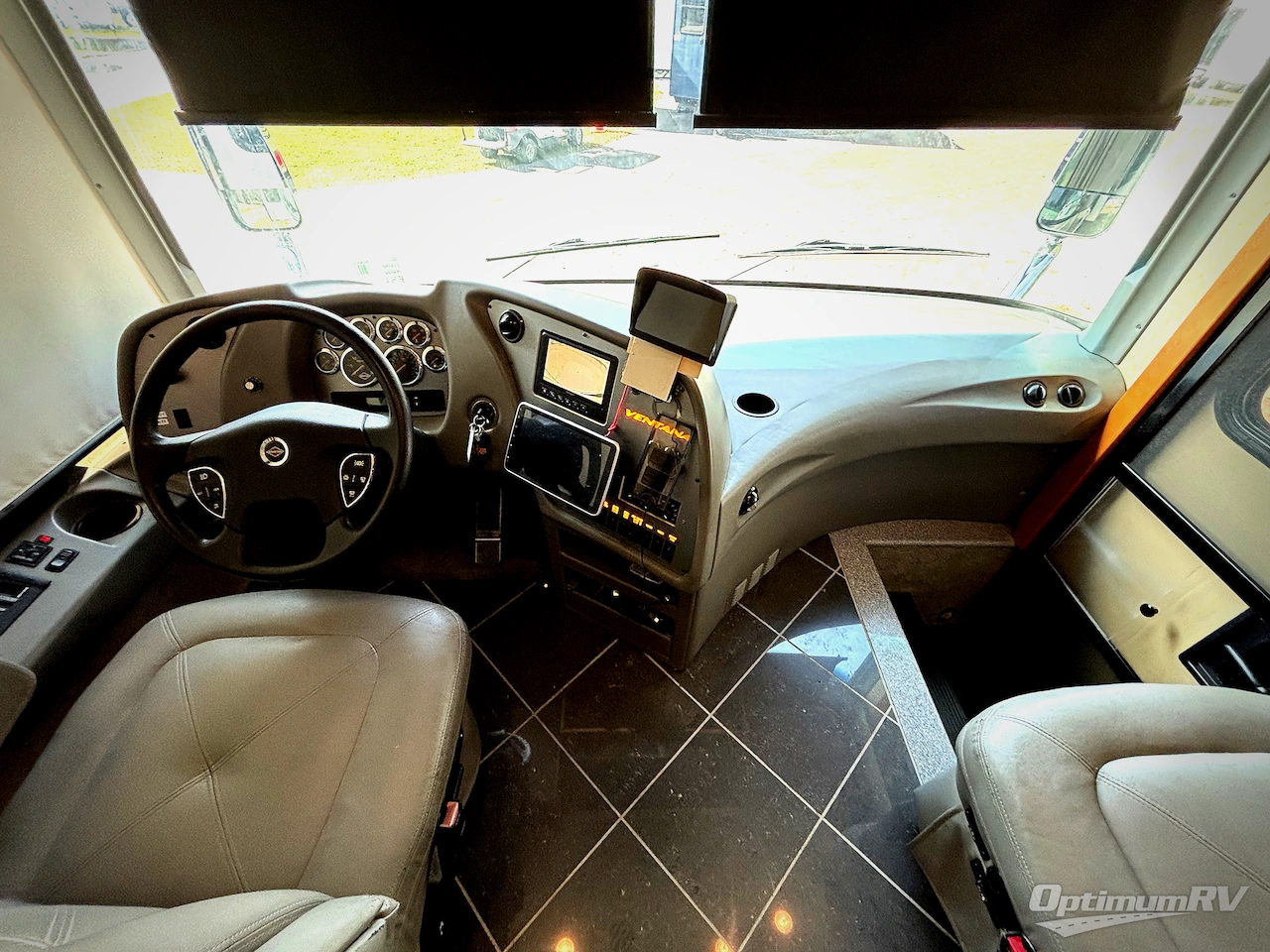 2010 Newmar Ventana 3933 Photo 8