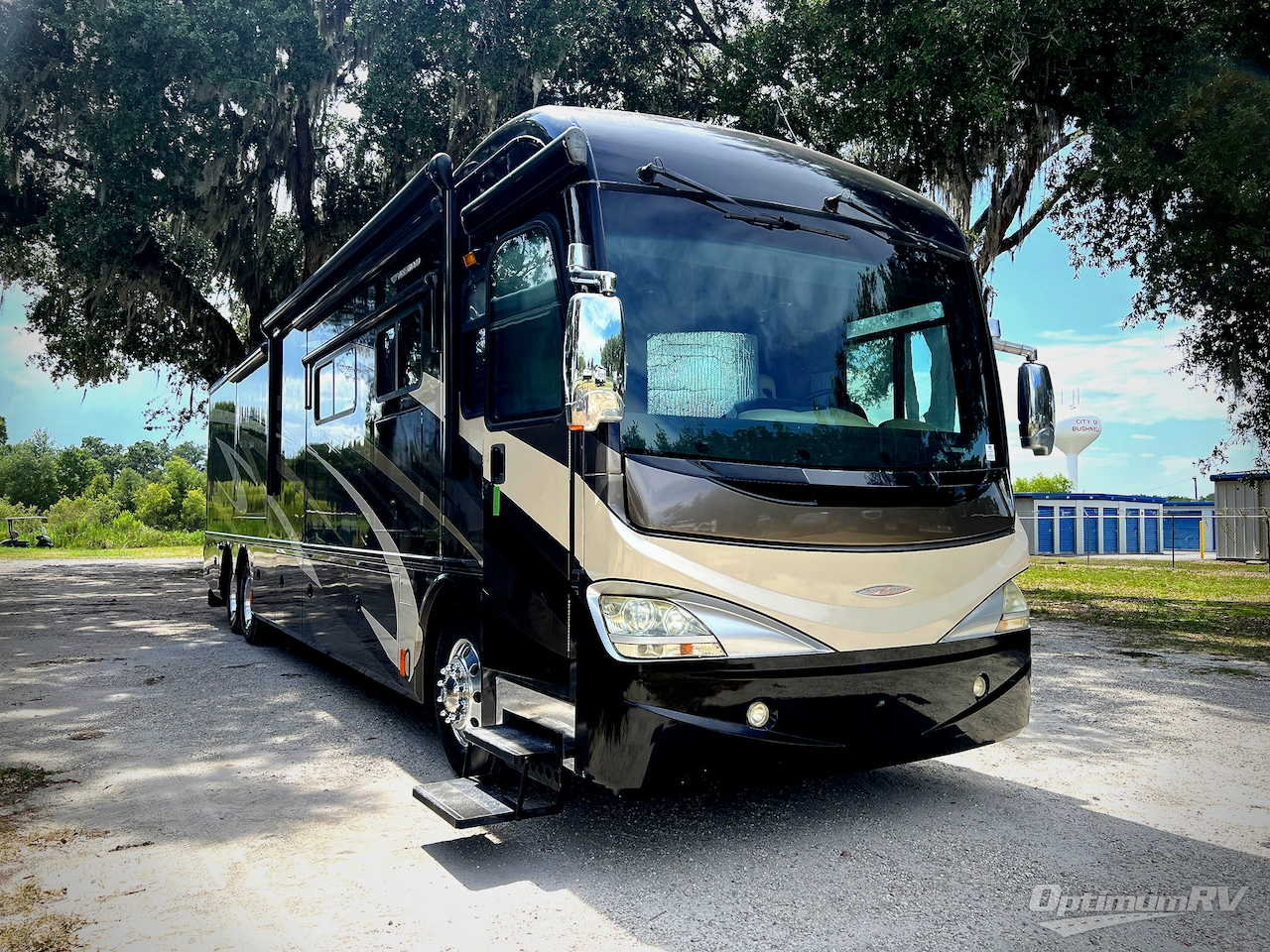 2010 Fleetwood Revolution LE 42T Photo 1