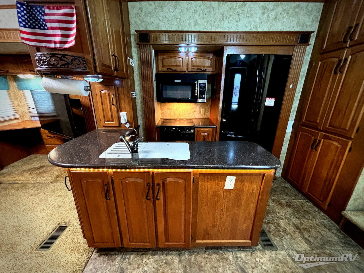 2012 Keystone Montana Big Sky 3400RL Photo 6