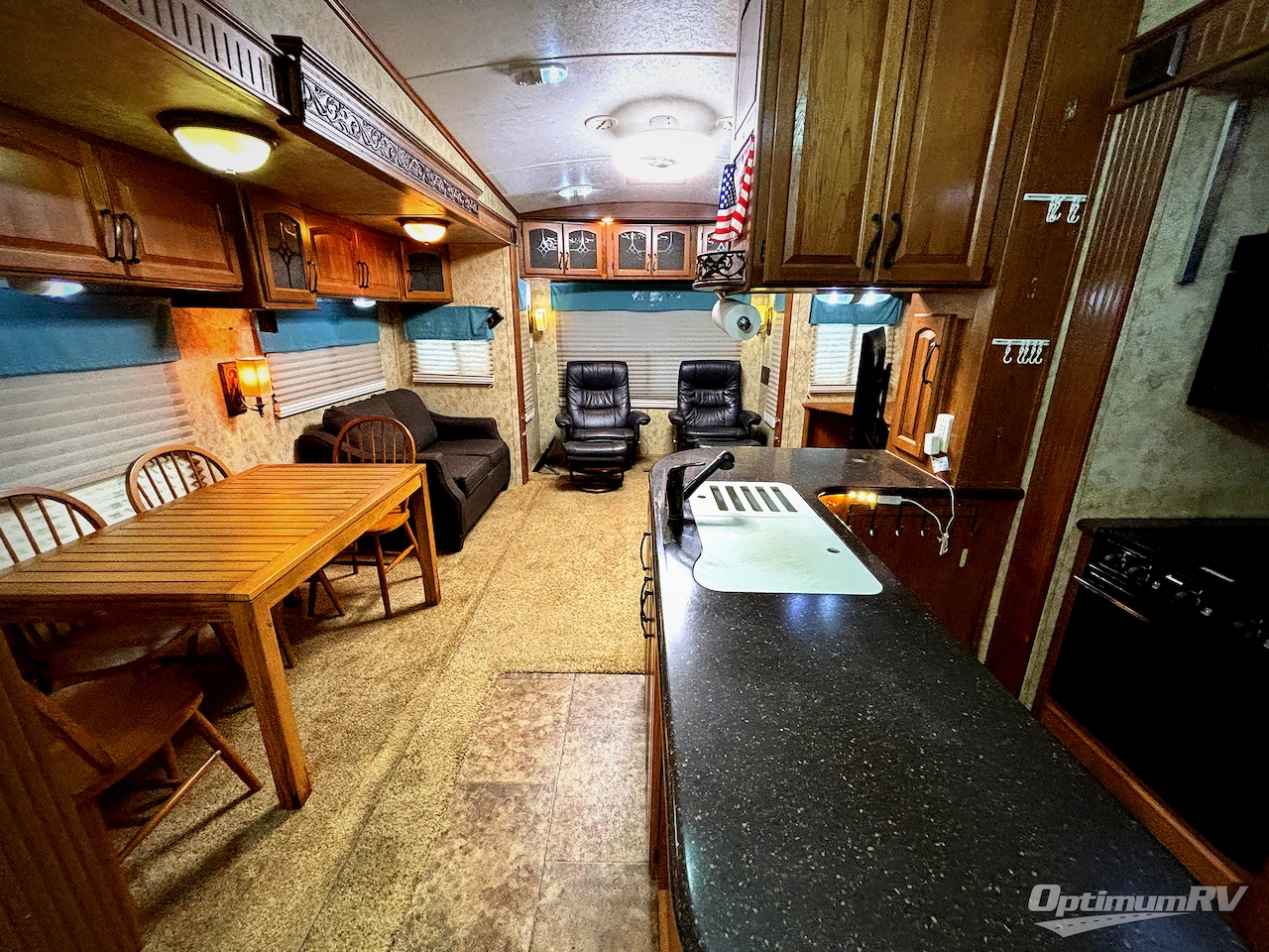 2012 Keystone Montana Big Sky 3400RL Photo 4