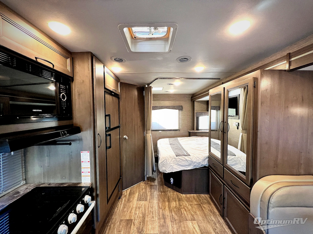 2023 Thor Chateau 24F Photo 4