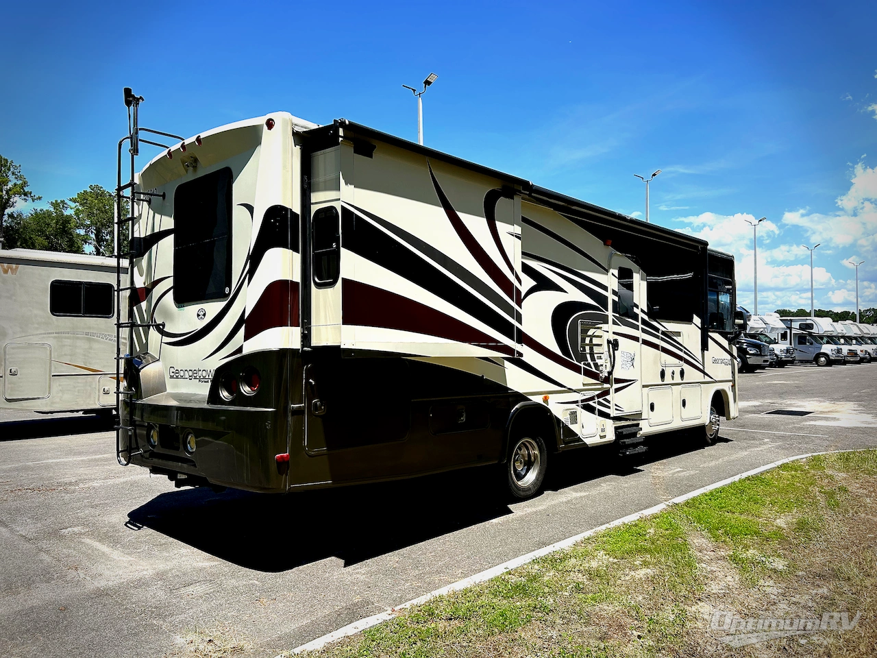 2015 Forest River Georgetown 310DS Photo 2