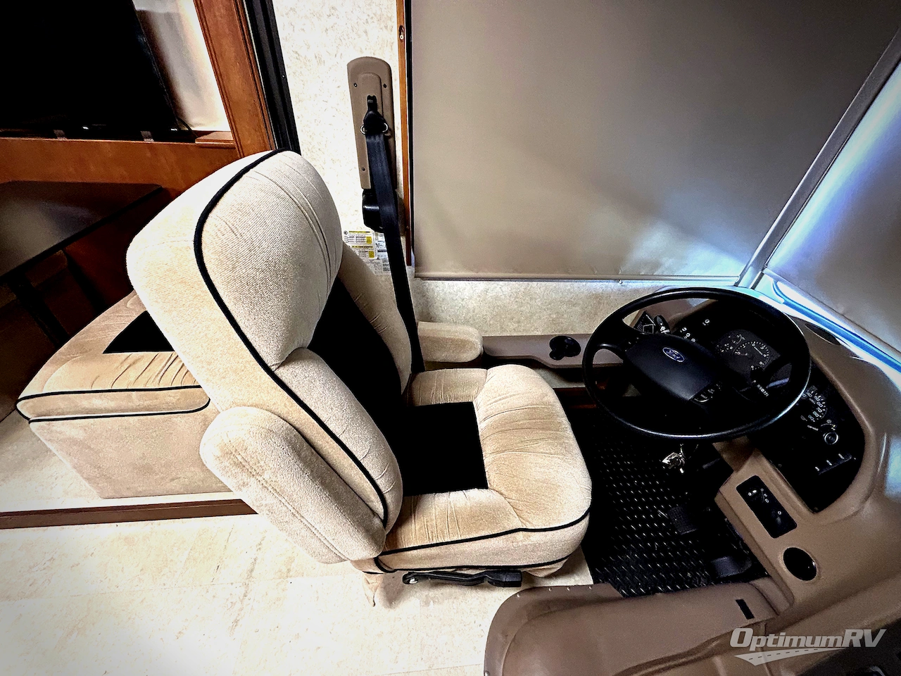 2015 Forest River Georgetown 310DS Photo 7