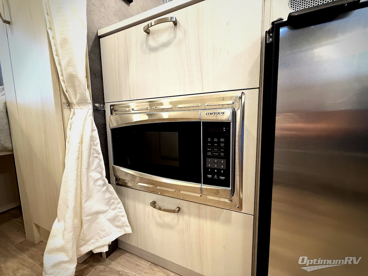 2024 Airstream Bambi 16RB Photo 13