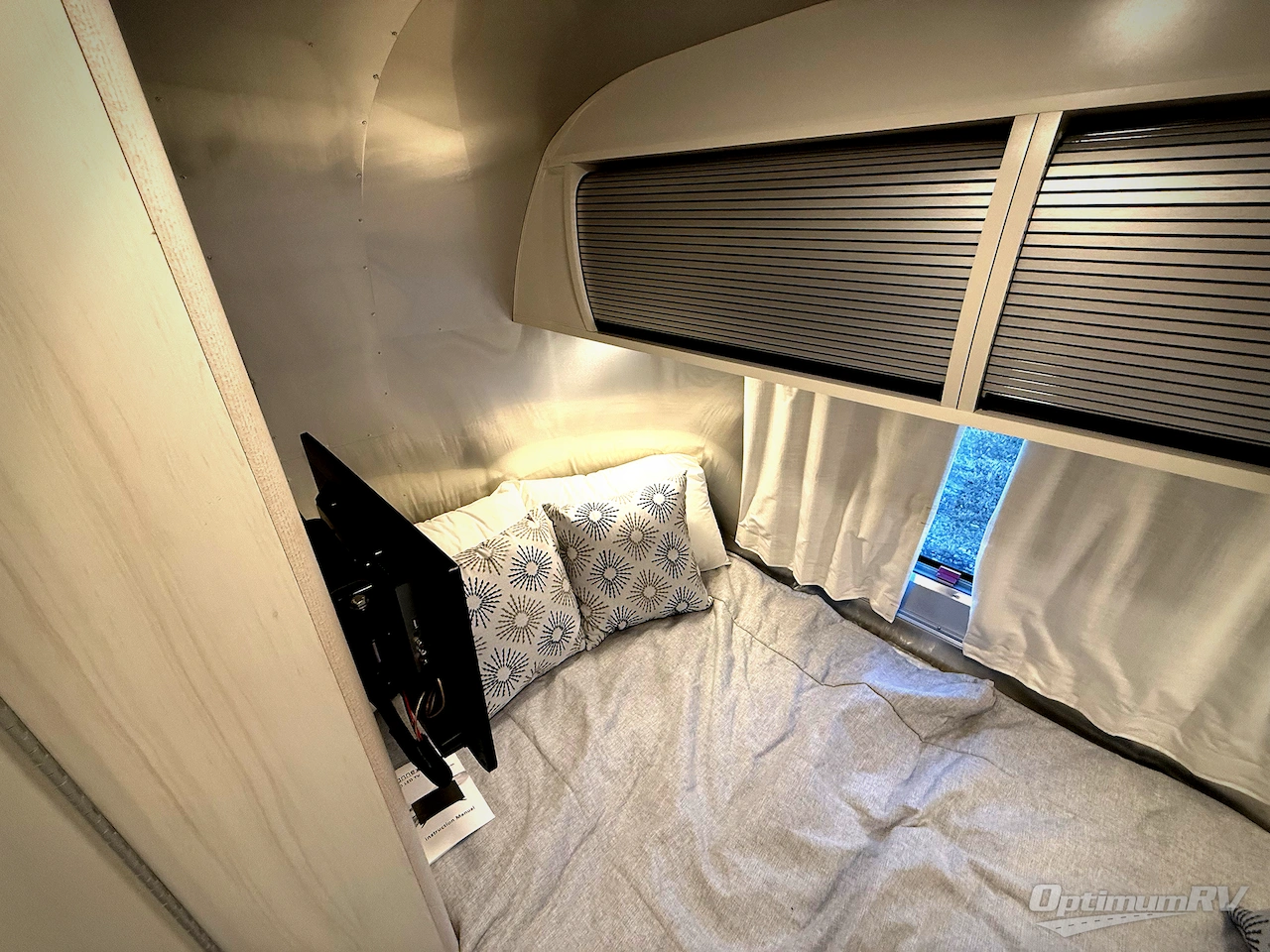 2024 Airstream Bambi 16RB Photo 20