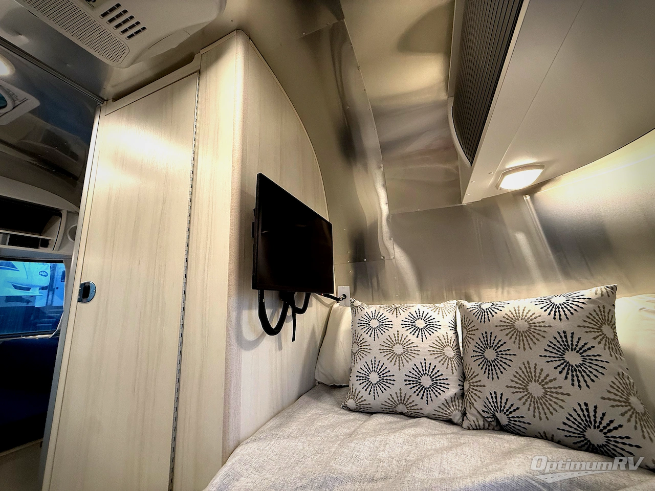 2024 Airstream Bambi 16RB Photo 21