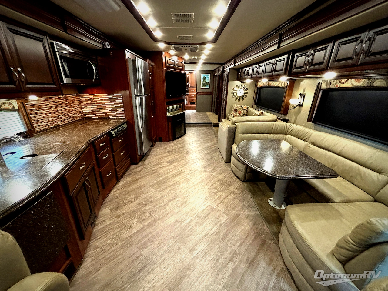 2017 Fleetwood Pace Arrow LXE 38K Photo 4