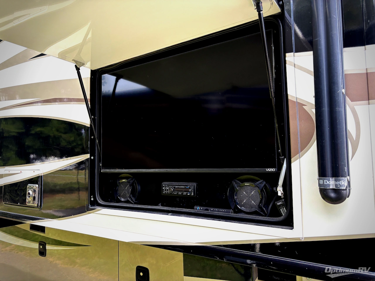 2017 Fleetwood Pace Arrow LXE 38K Photo 24