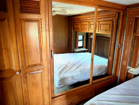 2011 Tiffin Phaeton 36QSH RV Photo 3