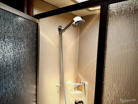 2011 Tiffin Phaeton 36QSH RV Photo 4