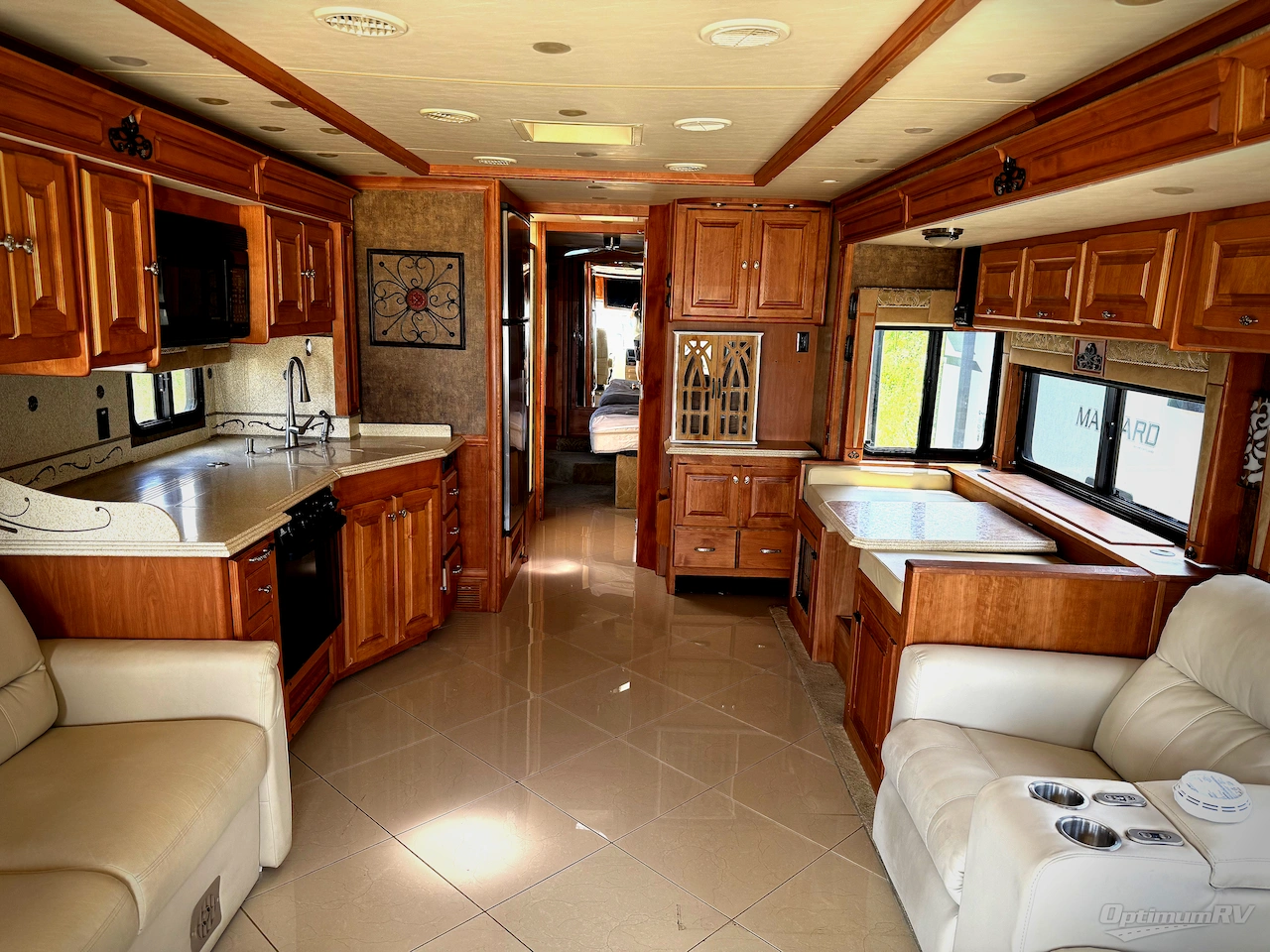 2011 Tiffin Phaeton 36QSH Photo 2