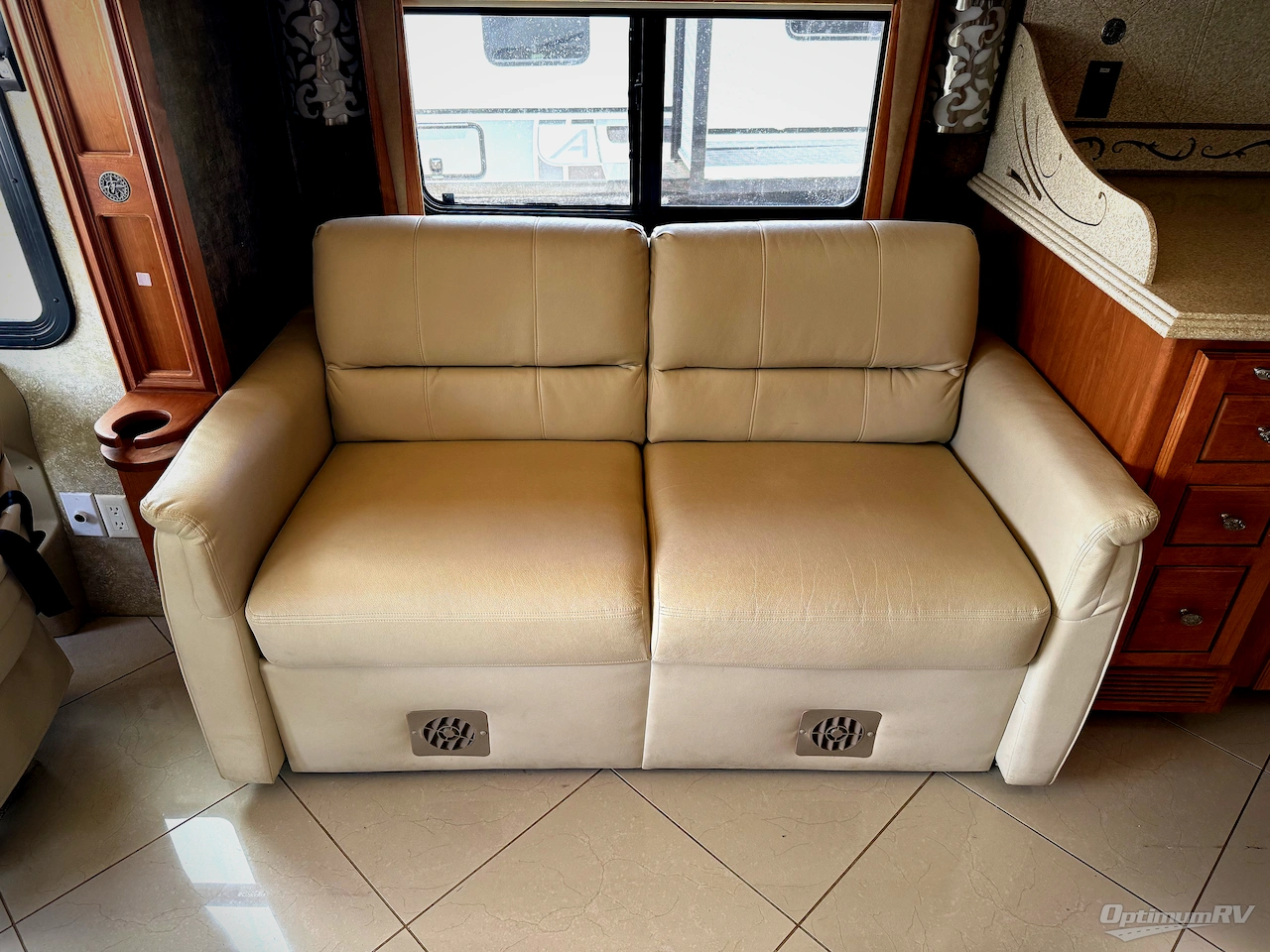 2011 Tiffin Phaeton 36QSH Photo 4