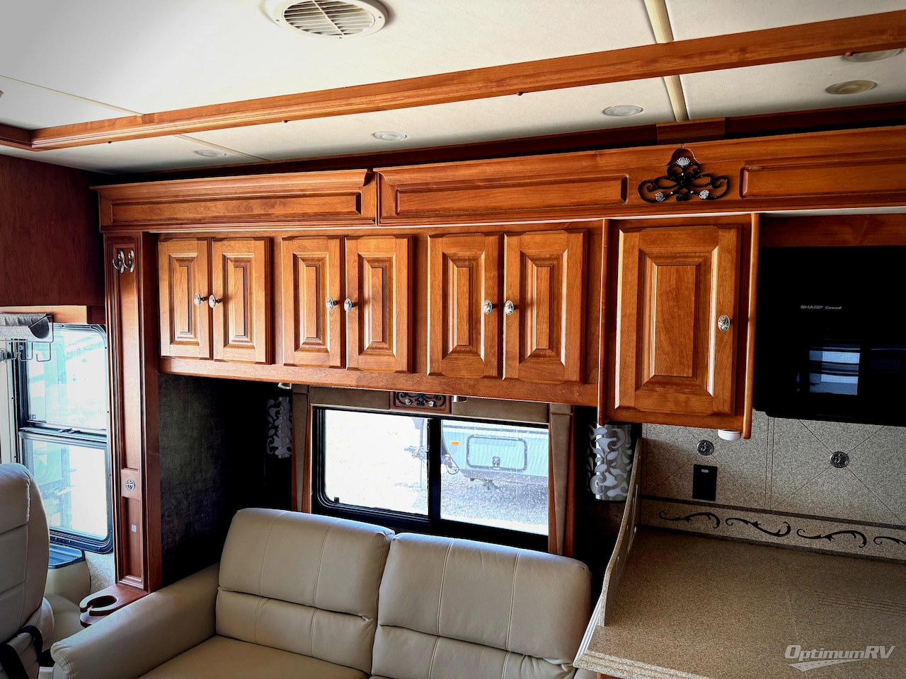 2011 Tiffin Phaeton 36QSH Photo 8
