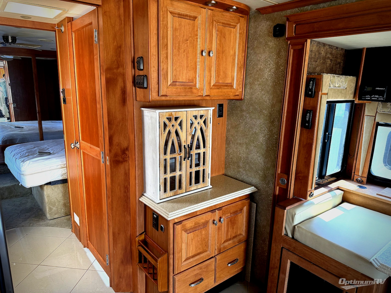 2011 Tiffin Phaeton 36QSH Photo 11