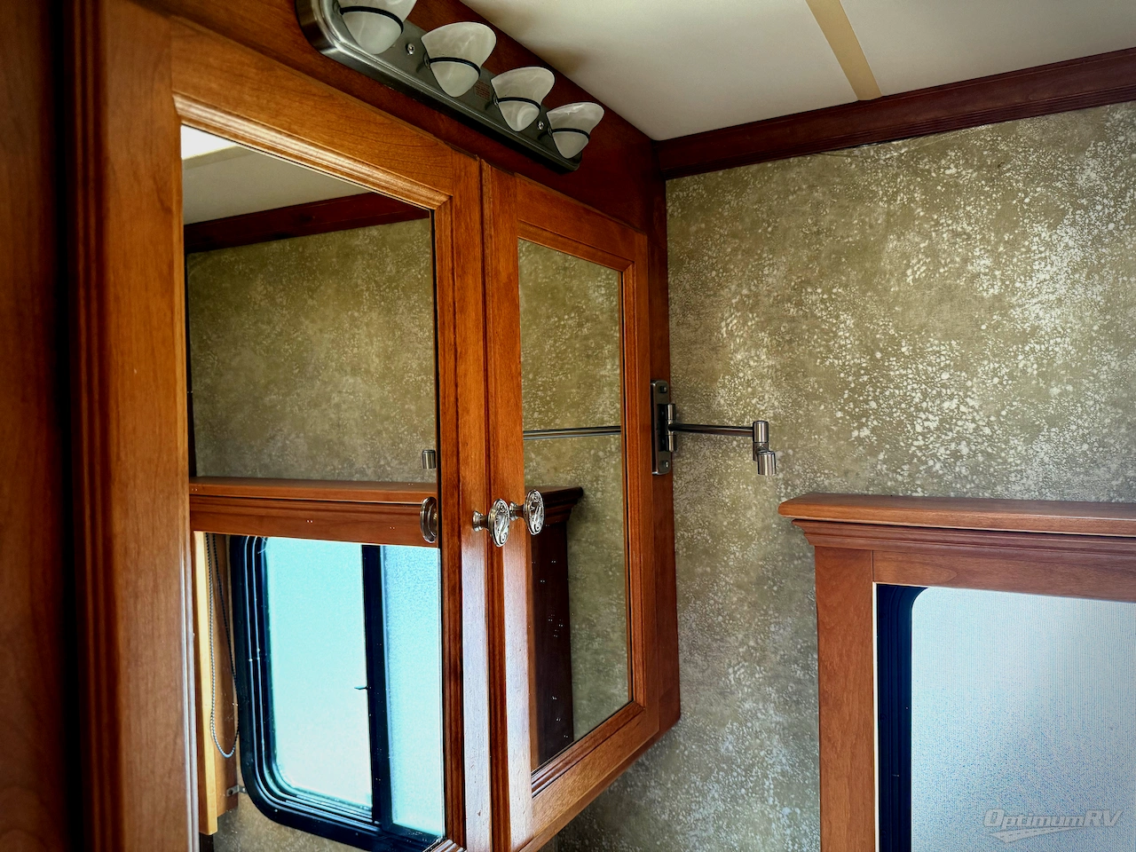 2011 Tiffin Phaeton 36QSH Photo 21