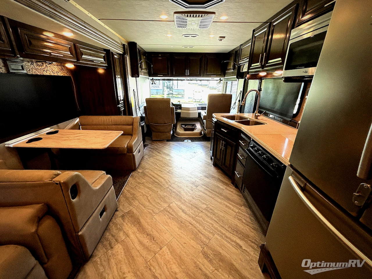 2019 Fleetwood Bounder 33C Photo 5