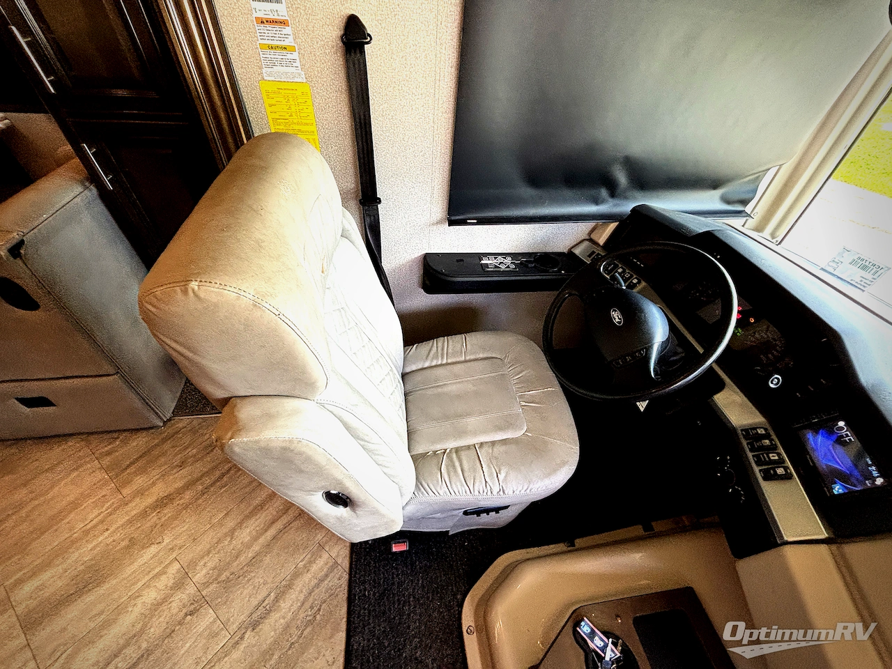 2019 Fleetwood Bounder 33C Photo 7