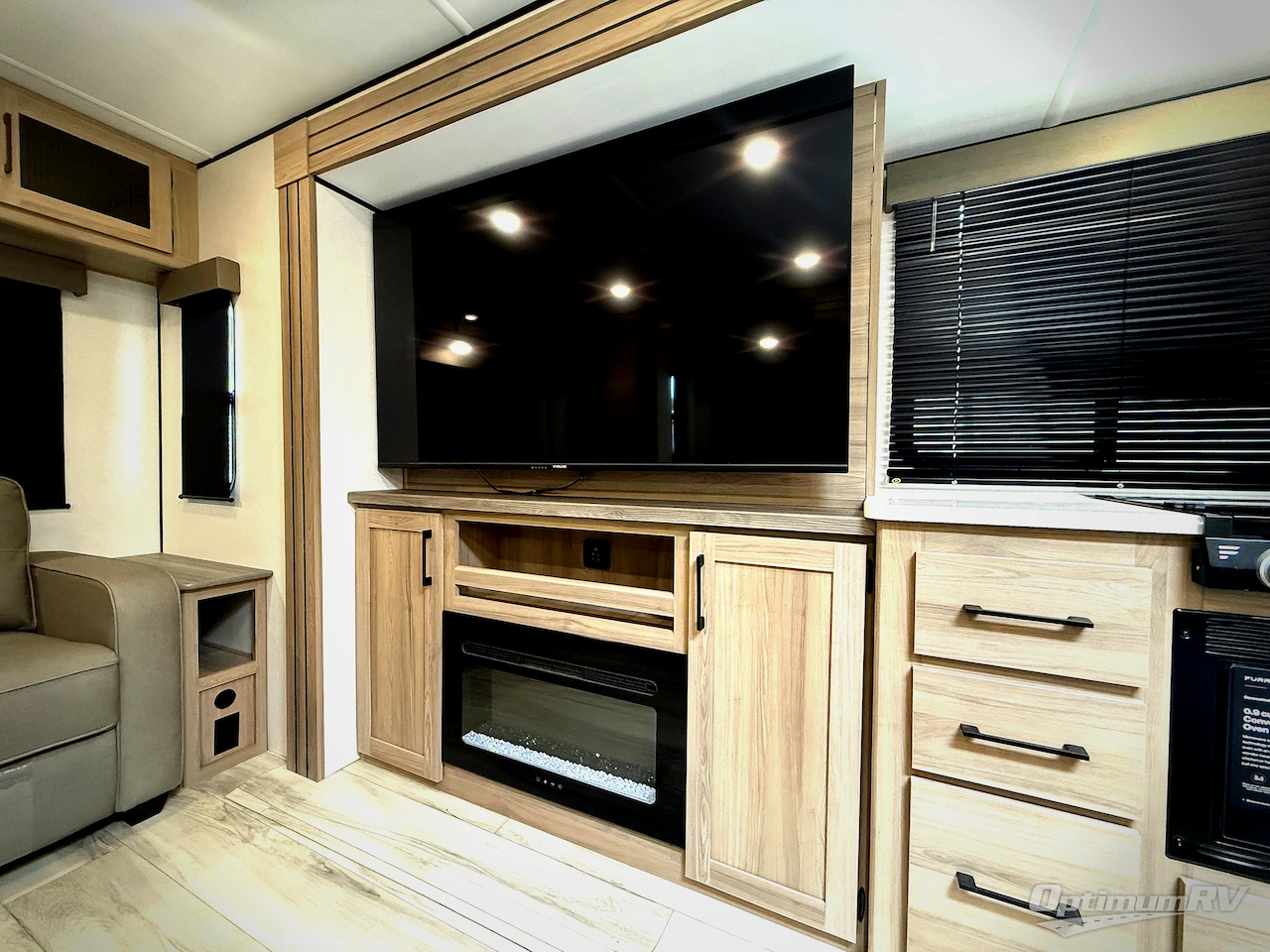 2026 Keystone Coleman Legacy 2950RL Photo 15