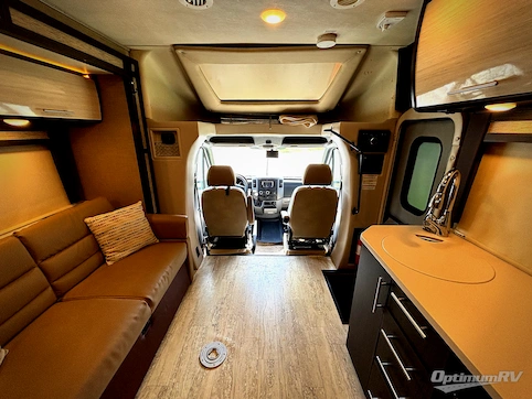 2018 Thor Gemini 24TF RV Photo 2