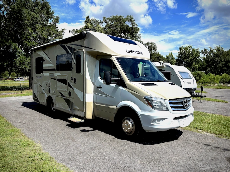 2018 Thor Gemini 24TF RV Photo 1