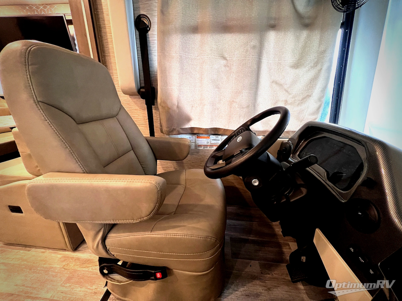 2023 Thor Freedom Traveler 30A Photo 5