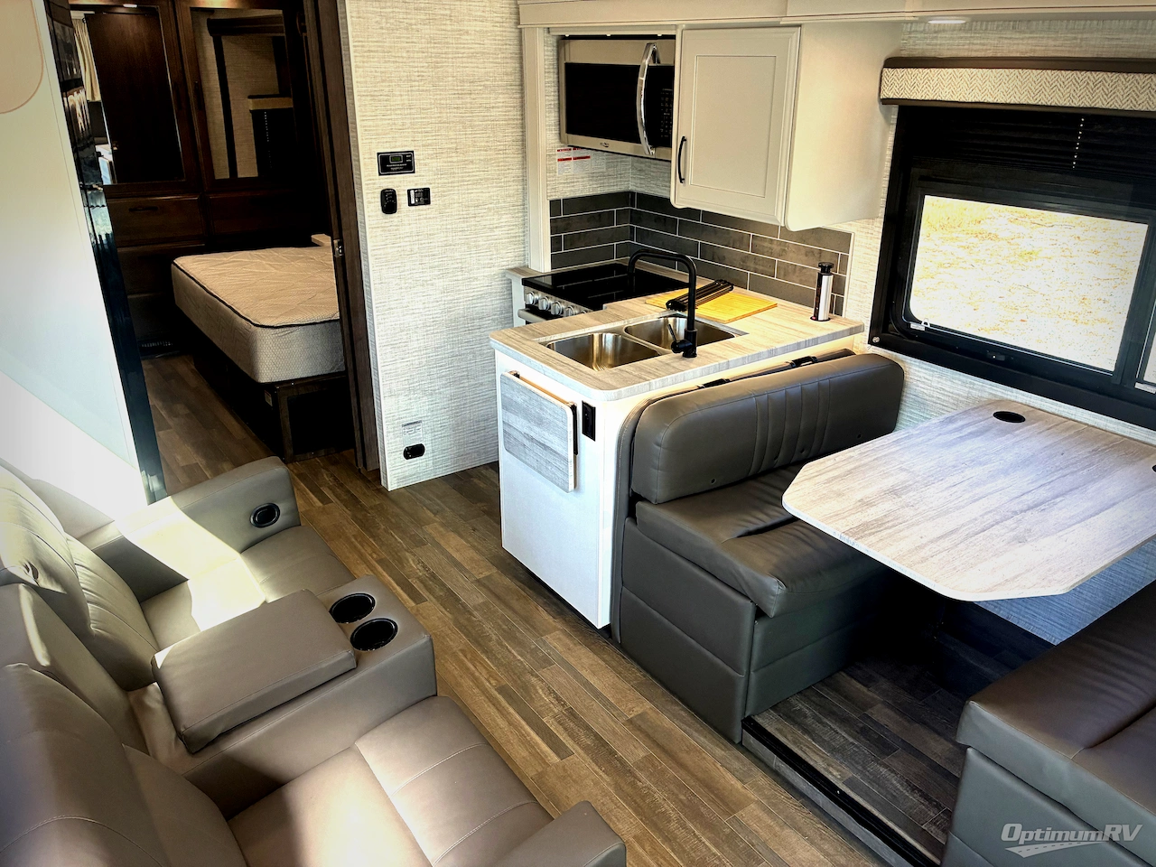 2025 Entegra Odyssey 27U Photo 15