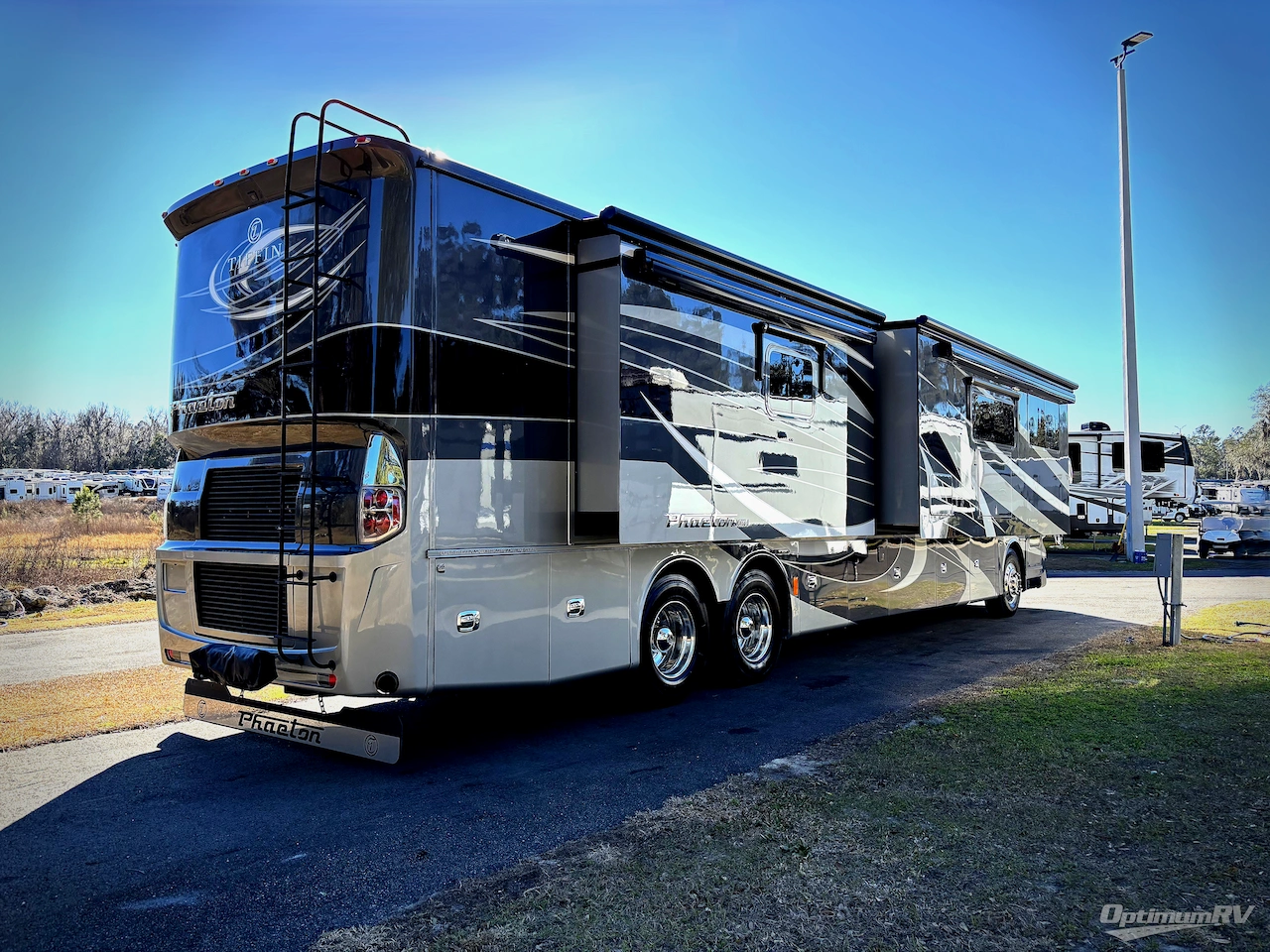 2019 Tiffin Phaeton 44OH Photo 2