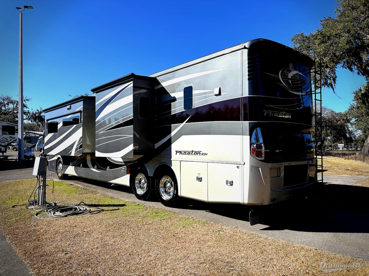 2019 Tiffin Phaeton 44OH Photo 3