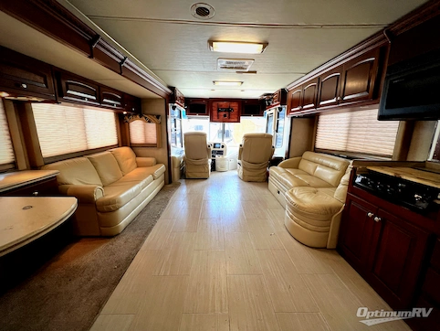 2004 Thor Mandalay 40D RV Photo 2