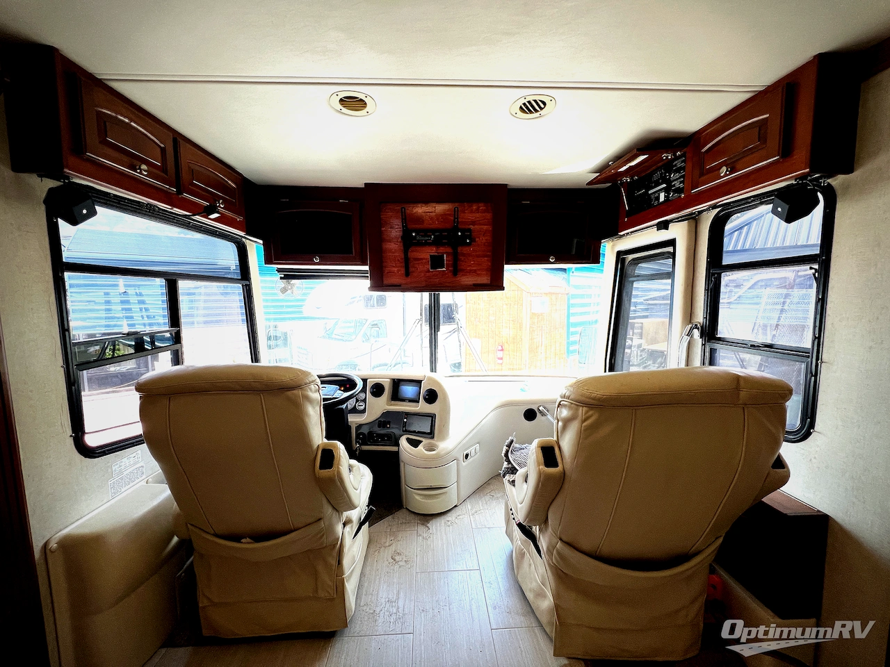 2004 Thor Mandalay 40D Photo 6
